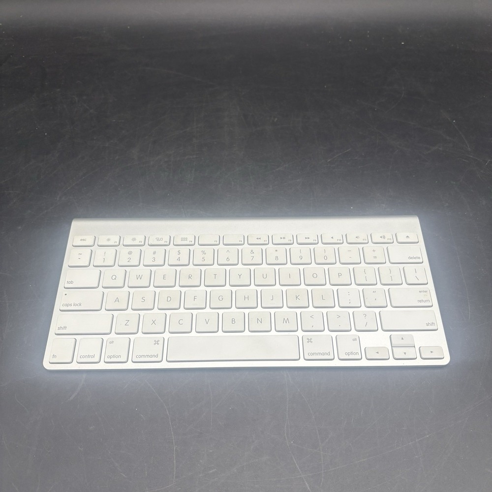 Genuine Apple Bluetooth Wireless Keyboard, Aluminum Model A1314‎